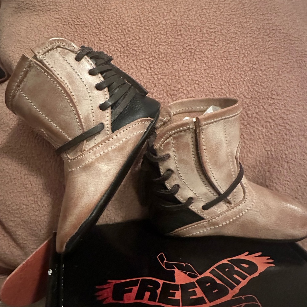 Freebird Baby Coal shoes
